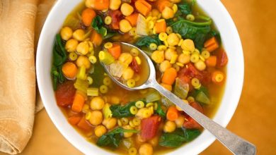 Photo of Soupe aux épinards et pois chiches au cari avec nouilles fines