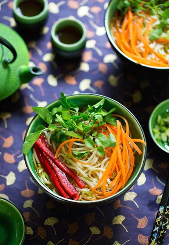 Soupe de nouilles udon aux légumes croquants