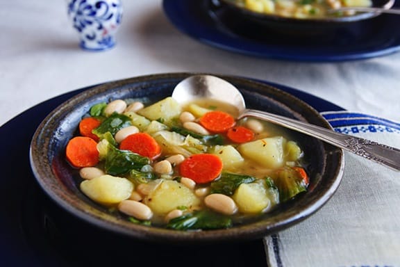 Recette de soupe aux pommes de terre et à l'escarole à l'italienne