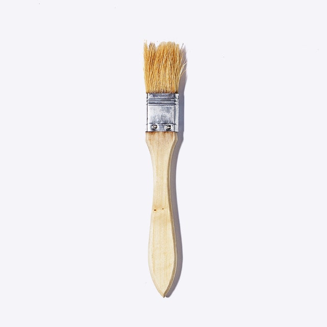 L'image peut contenir une brosse à outils et une brosse à dents