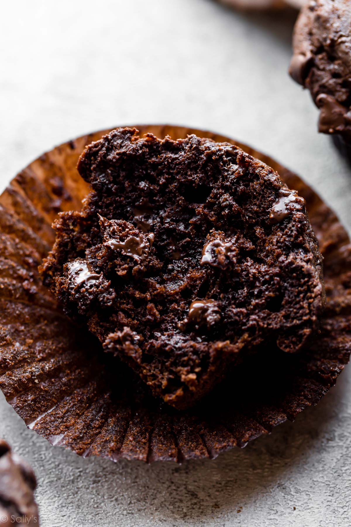 muffin au chocolat coupé en deux