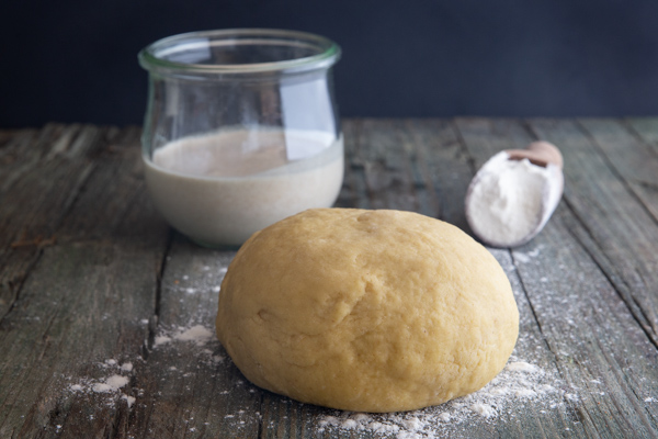 Pâte à bord avec levain.