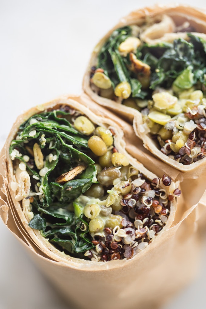 Burritos végétaliens super verts au quinoa