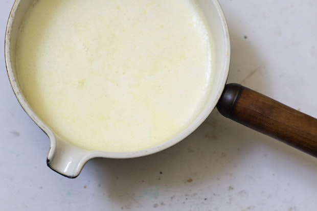 Beurre fondu dans une casserole