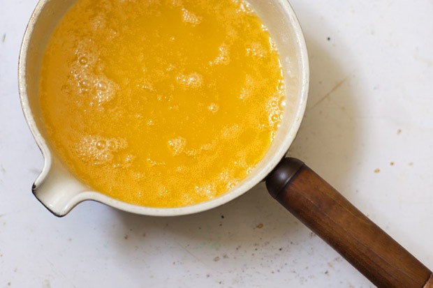 Ghee chaud dans une casserole