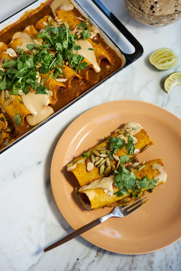 Enchiladas végétaliennes rapides avec sauce aux patates douces